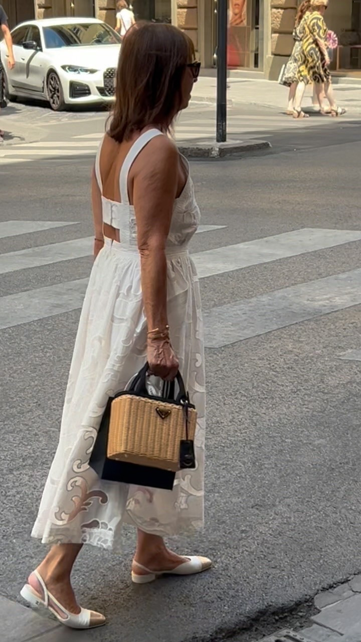 These bags are 80% woven straw, 20% gelato receipts, 100% Italian summer. 🇮🇹🧺

#italianstreetstyles #italianstreetstyle #summerbag #raffiabag #strawbag