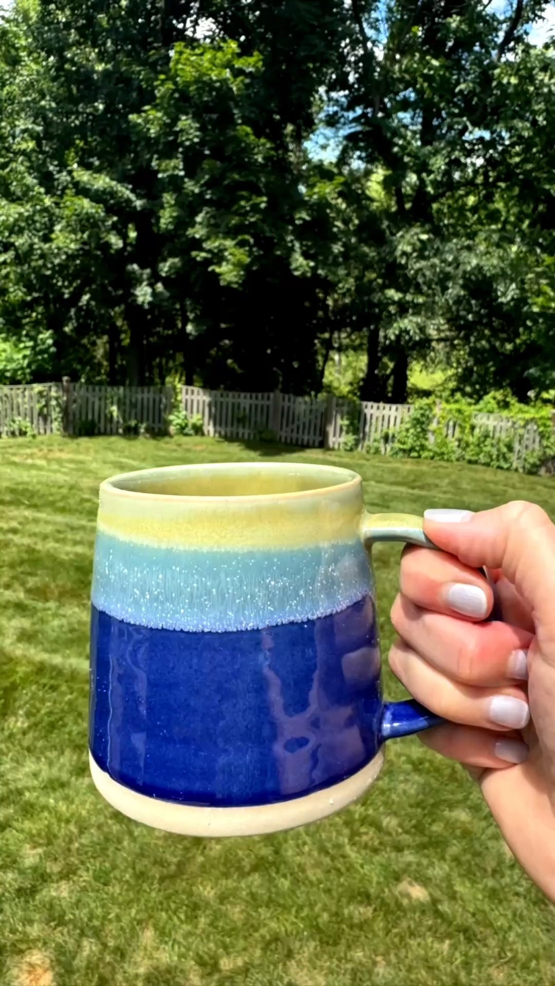 💚 We used our new mugs over the Fourth of July at the family cabin up in Maine. They are so beautiful and sturdy!
💙 Available in two color ways! ￼

#LTKHome