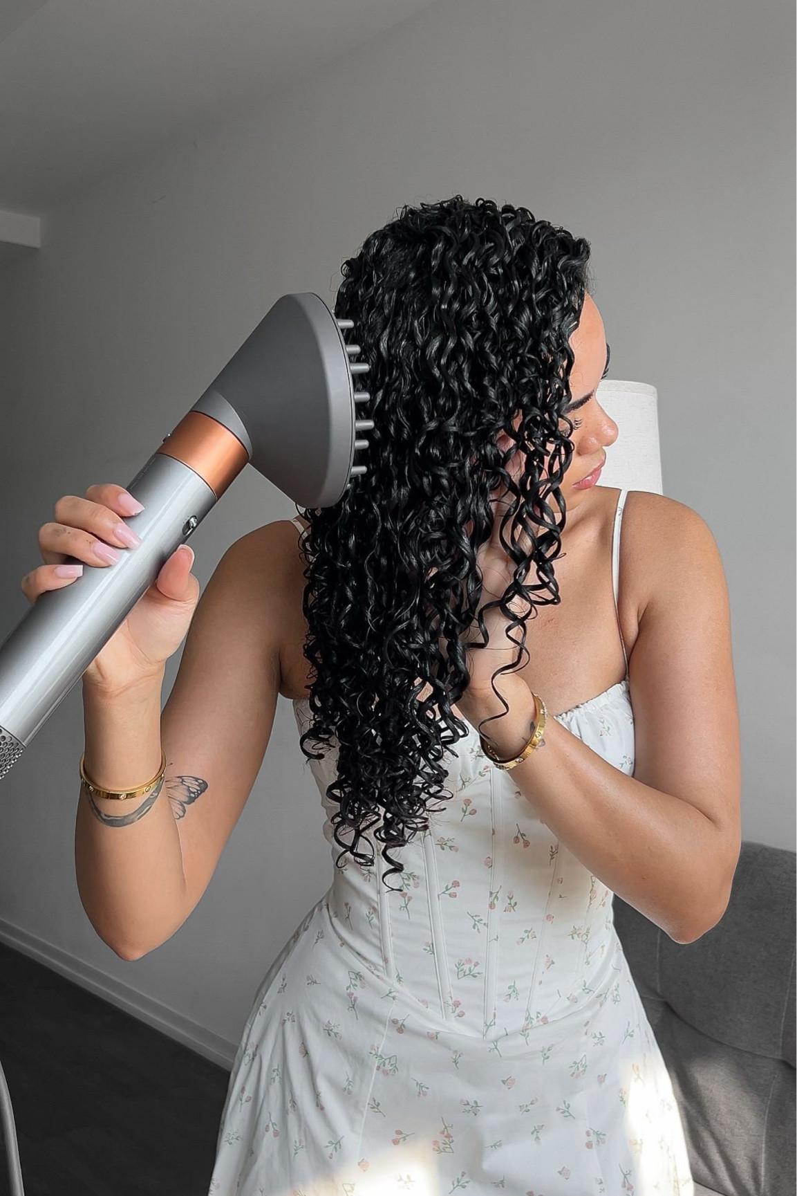 Long awaited diffusing routine for zero frizz➰

More tips to get rid frizz my curls 
-make sure your hair is moisturized, deep conditioning is key
-use a lot of water when stying
-use a strong hold gel strong enough for your diffuser 

Diffuser: @dysonbeauty multistyler 
Oil: @olaplex 

#curlyhair #grwm #naturalhair #curlyhairproducts #curlyhairstyles #minimal #aestheticaccount #diffusing