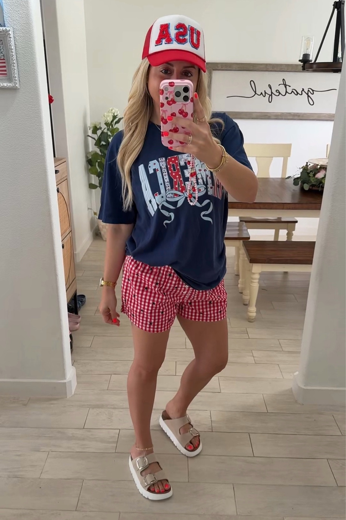 Memorial and Fourth of July outfit❤️
Large tee
Small shorts
Sandals tts