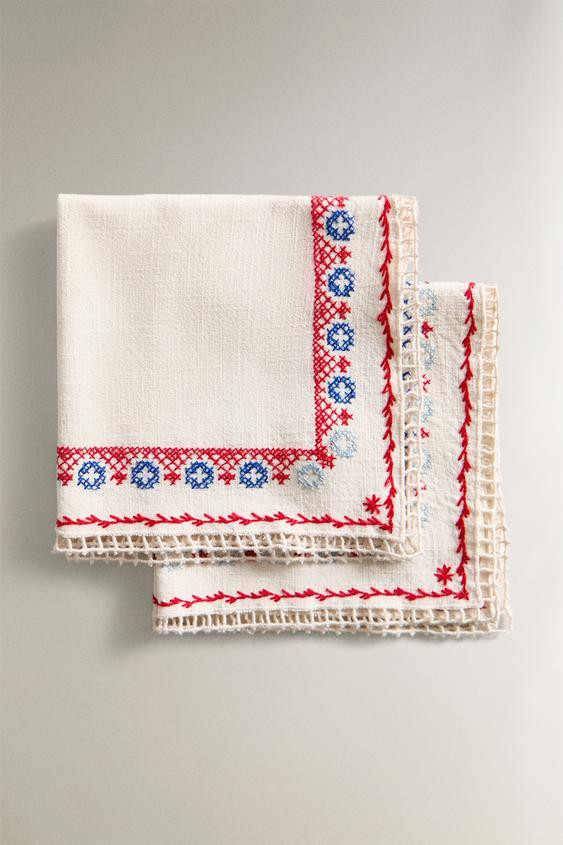 SET OF EMBROIDERED CROSS-STITCH COTTON AND LINEN NAPKINS (SET OF 2) | Zara US