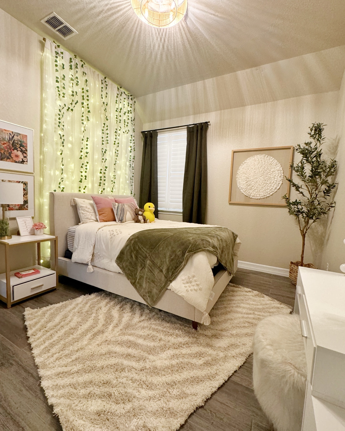 Tween boho vibes! 💚 #boho #bohobedroom #tweenroom #tweenbedroom #bedroom #girlsroom #girlsbedroom

#LTKHome