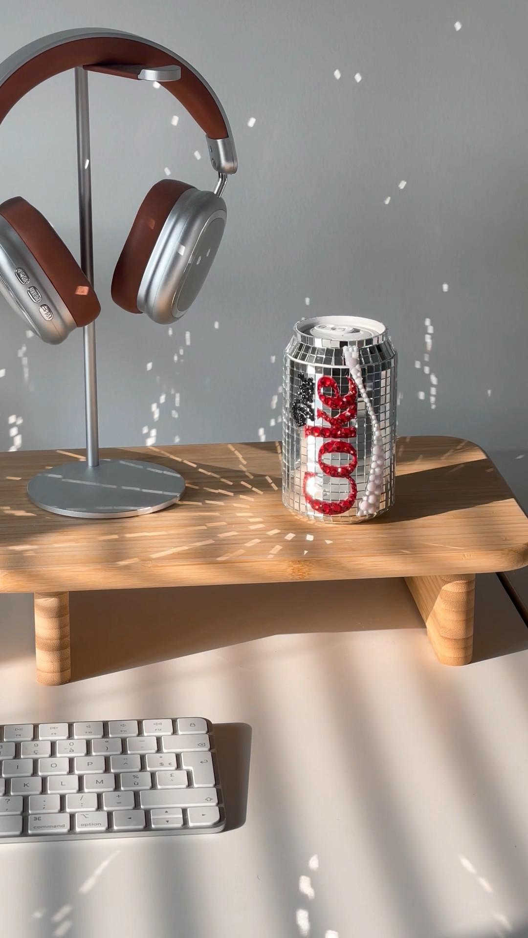 FR :
Détourner une canette en objet déco lumineux.
Une façon simple de créer une pièce design à partir de presque rien.

EN :
Turning a can into a decorative object.
An easy way to create a modern design piece from everyday item.


#LTKhome #LTKeurope #LTKfrance