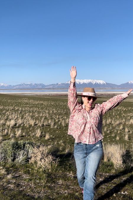 Cowgirl Chic at Antelope Island, UT
Cowgirl boots, fringe jeans, cowboy hat

#LTKover40
