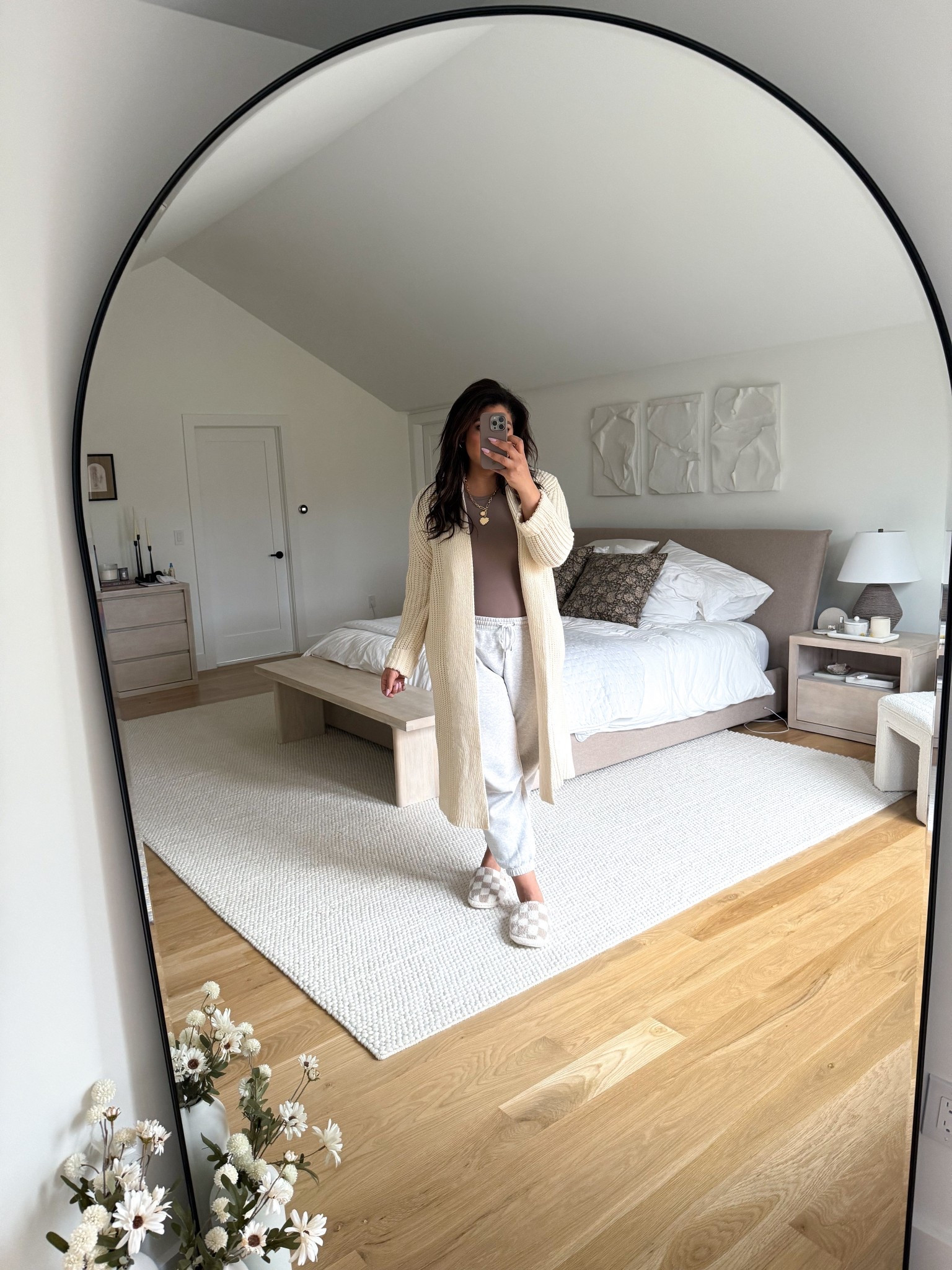 OOTD: day 64/365 of sharing my realistic midsize outfit of the day! favorite bodysuit & sweatpants ftw 🙌🏽 XL with bodysuit, XL chunky knit cardigan, & XL bottom — I’m 5’9” 38D size 12/xl! ♡

#LTKMidsize #LTKFindsUnder50 #LTKSeasonal