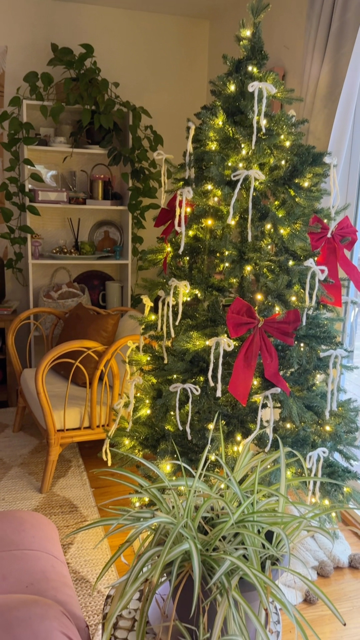 There is nothing like the glow of a Christmas tree 🎄 

Putting this up today made me so happy! When will you start decorating?!



#LTKHoliday #LTKHome #LTKSeasonal