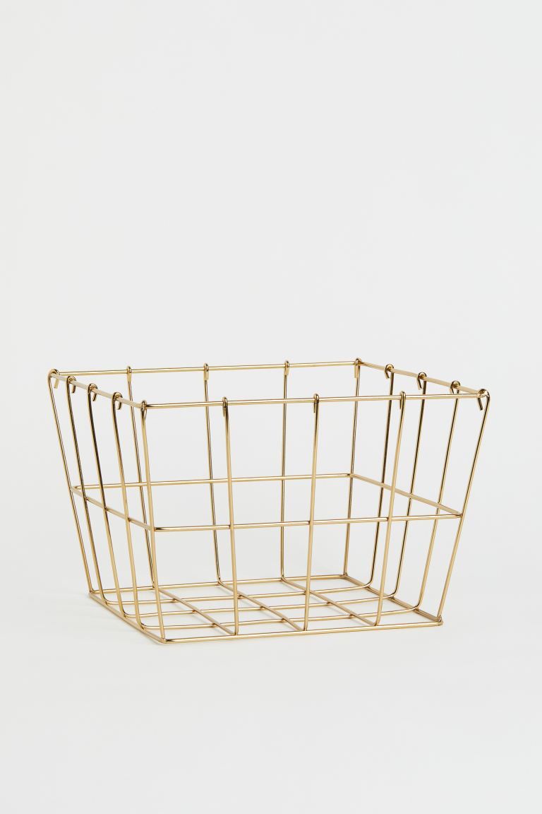 New ArrivalLarge metal wire basket. Height 6 1/2 in. Width at base 8 in. Width at top 9 1/2 in.We... | H&M (US)