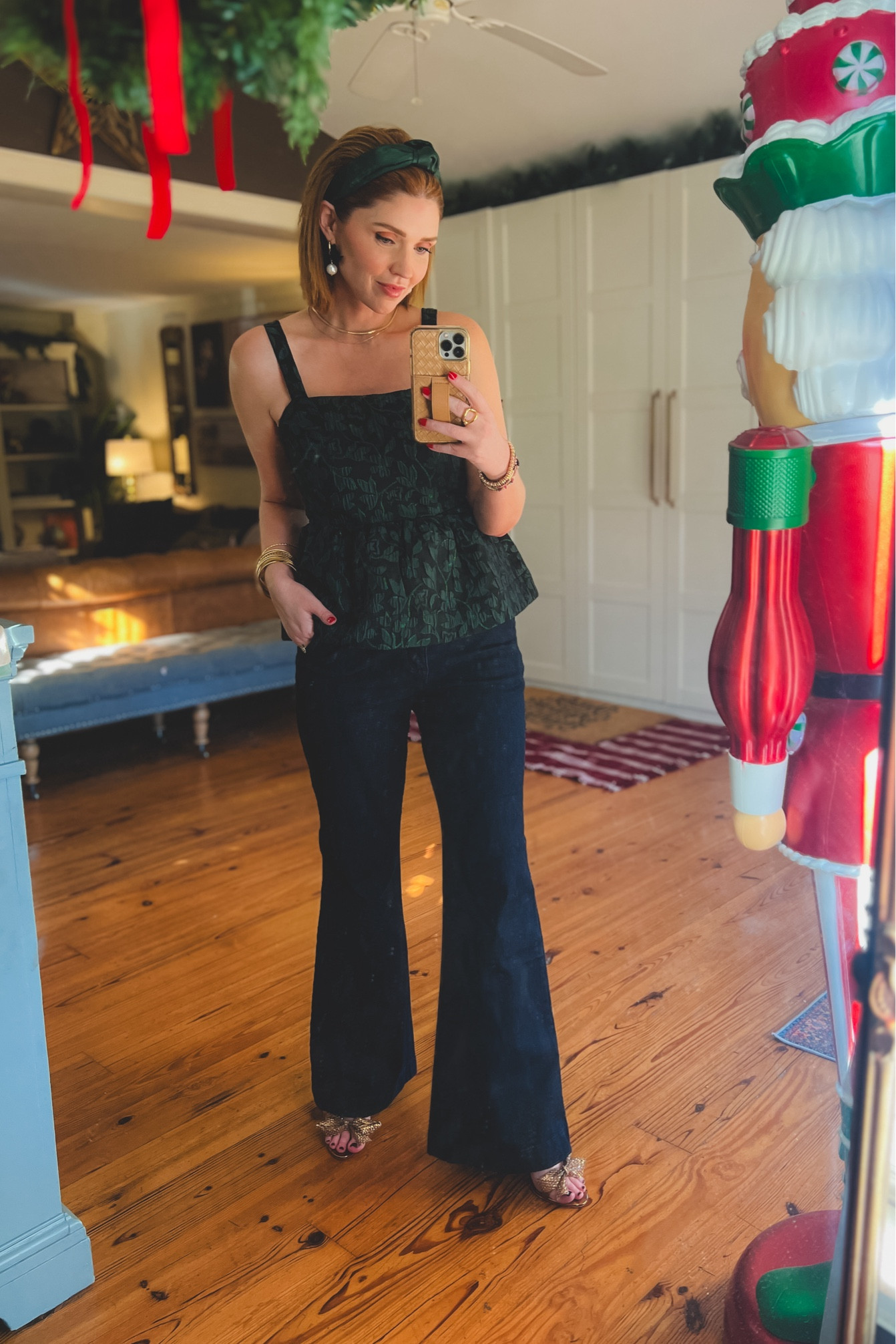 Looking for holiday outfits that aren’t dresses? I’m loving this baroque peplum top from @walmart 😍
The bow earrings are darling as well!



#LTKHoliday #LTKStyleTip #LTKFindsUnder50