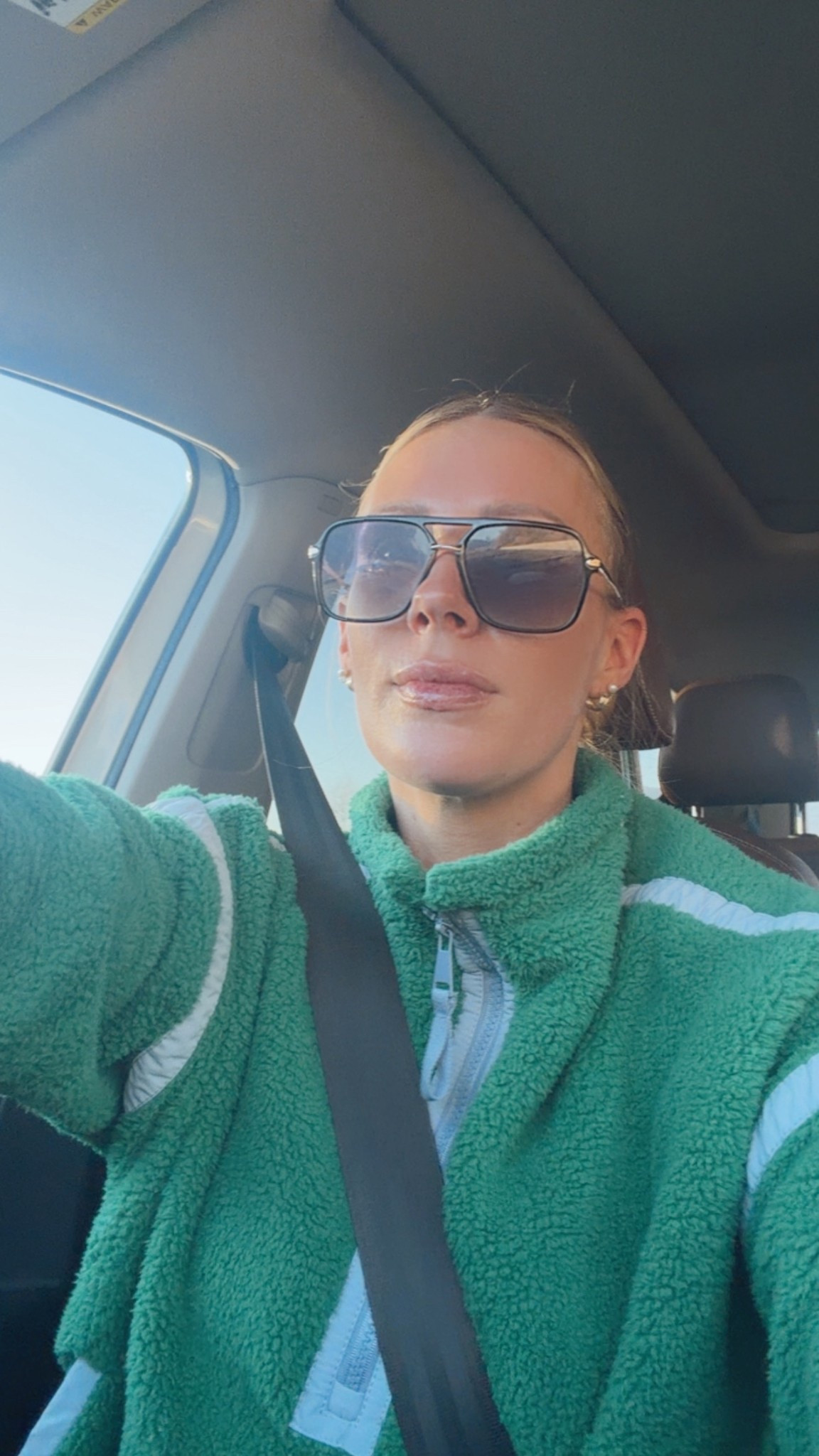 Favorite Amazon fleece pullover and Sunnies.✅💚 Love the blue and green color combo!🤩

#LTKActive #LTKootd #LTKSaleAlert