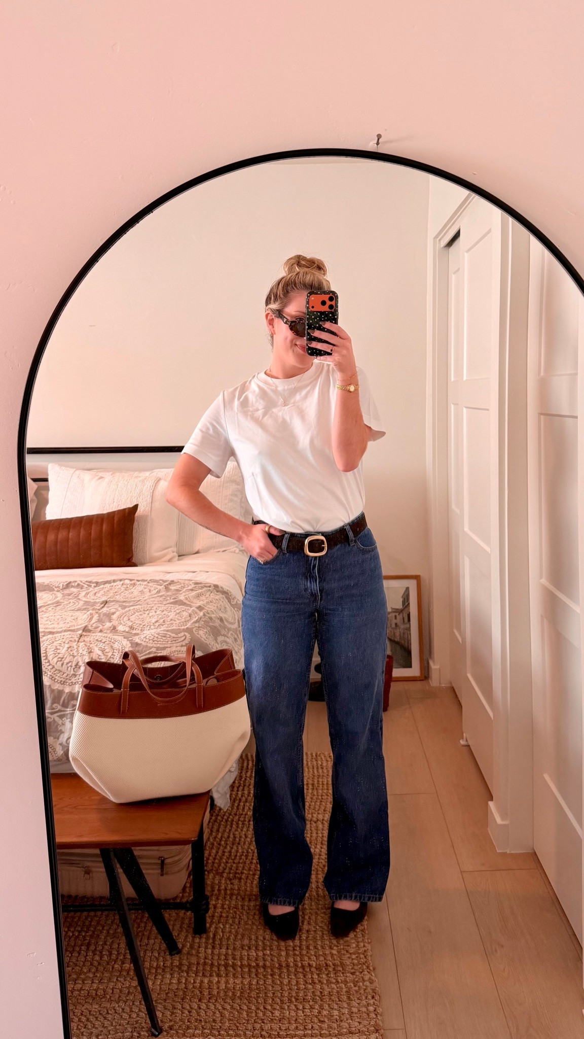 simple, classic, and on repeat 🤍

a white tee + wide leg denim is one of those forever formulas that just works.

polished with a brown belt, wedges, and my polène bag.

linked everything below — sizing notes included 👇🏻


#LTKSeasonal #LTKgrwm #LTKootd