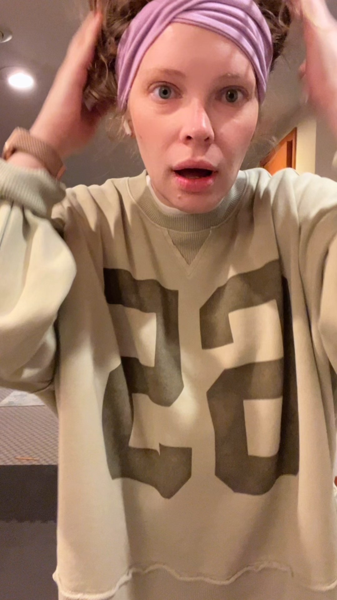 This sweatshirt has me in a chokehold 😂