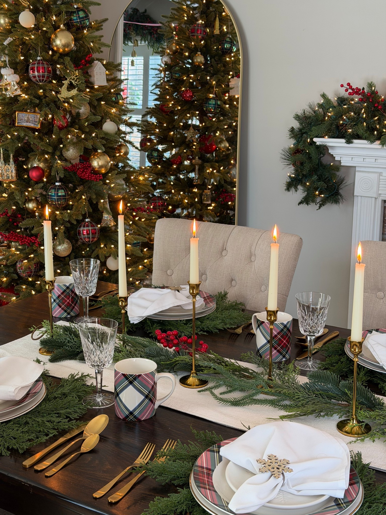 Christmas dining room decor, Christmas decor on sale, holiday decor on sale

#LTKHome #LTKSeasonal #LTKSaleAlert