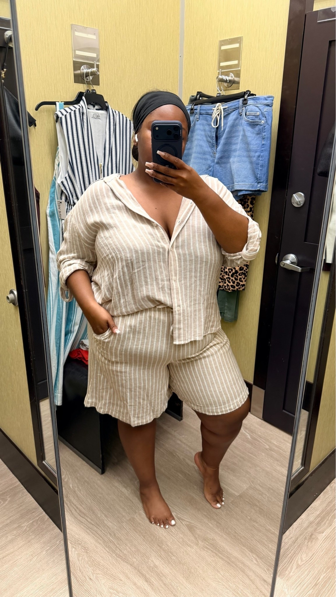 ✨ Loved this @Kohl's Sonoma Goods Linen Oversized Boyfriend Shirt paired with the matching shorts when I tried them on in store, even though I do think it would look even better with the full-length pants, which I’ve linked below

#LTKootd #LTKgrwm #LTKPlusSize