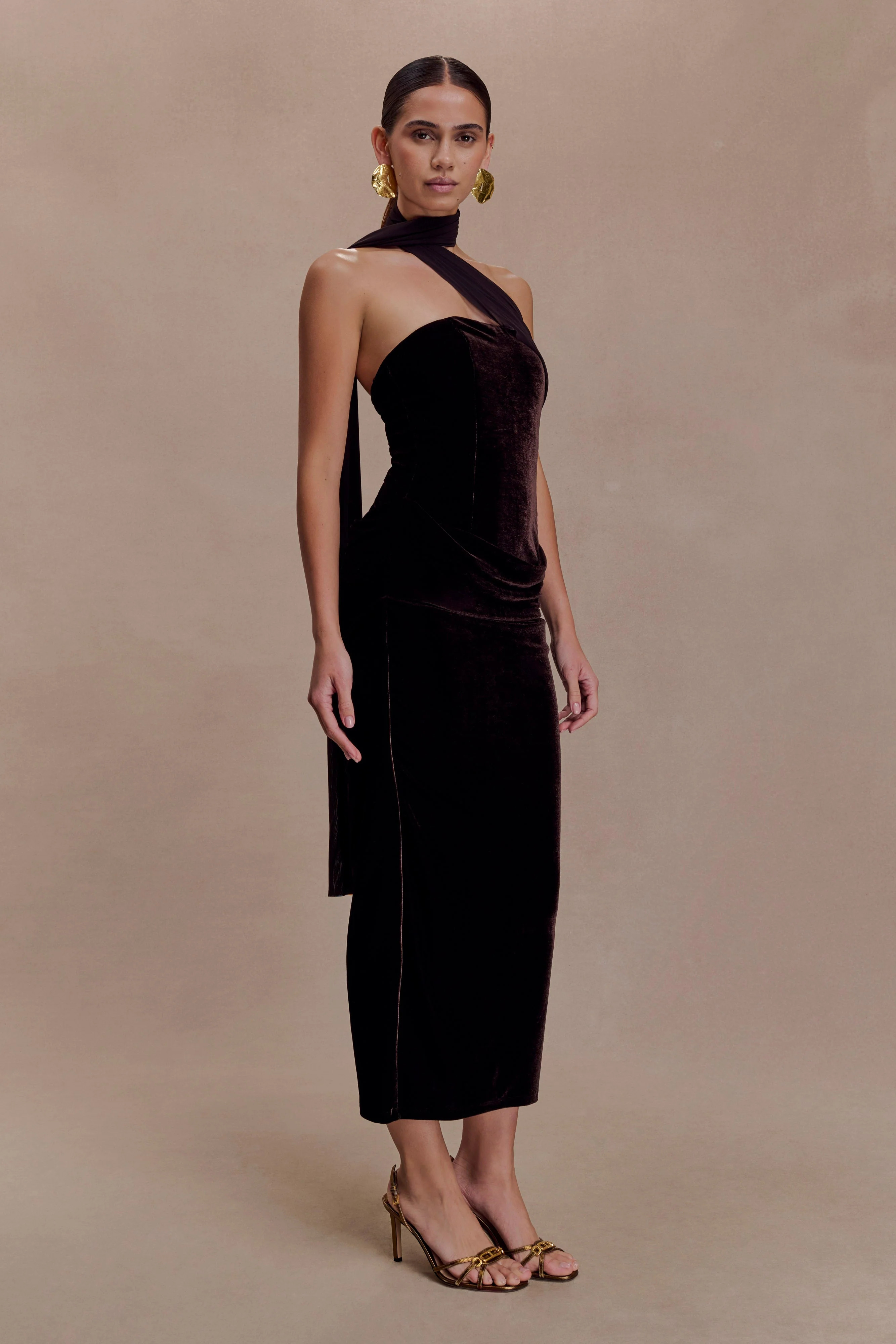 Mattea Velvet Midi Dress With Scarf - Chocolate | MESHKI US