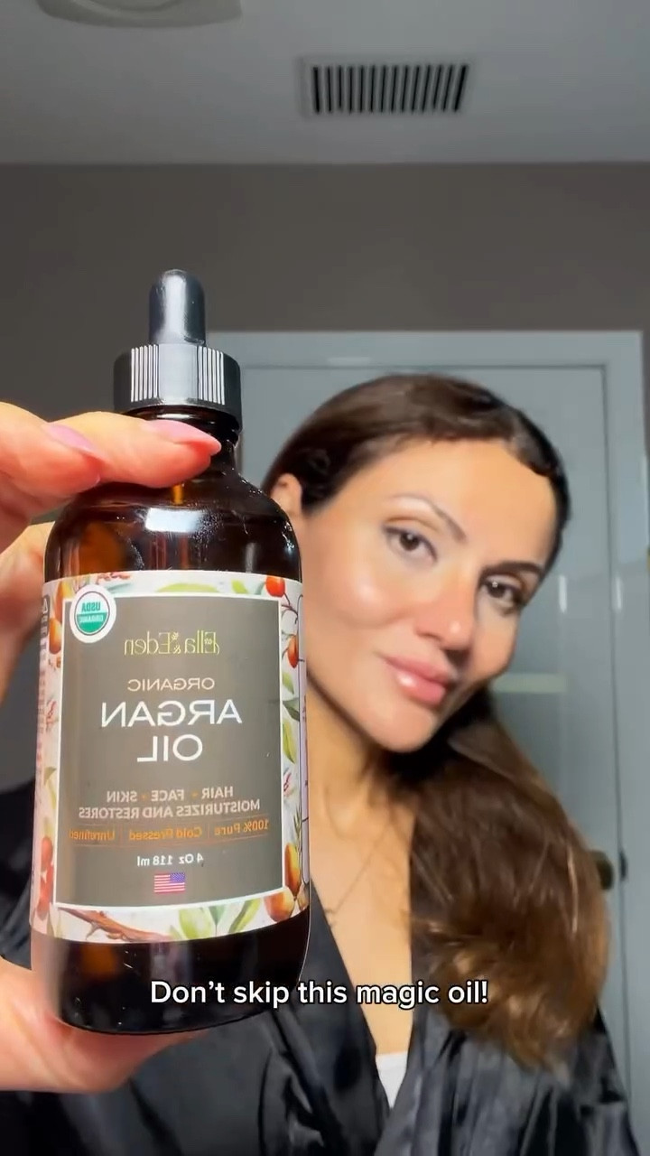“𝐀𝐫𝐠𝐚𝐧 𝐎𝐢𝐥 = 𝐈𝐧𝐬𝐭𝐚𝐧𝐭 𝐒𝐡𝐢𝐧𝐞 + 𝐆𝐥𝐨𝐰 ✨”

all-in-one booster for glow, shine, and nourishment ✨

Pure, potent, and perfect for hair, skin, and everything in between.
This golden magic adds smoothness, hydration, and natural radiance to any routine 💛

Now available on Amazon 🛒
@ellaeden.official

#EllaEden #ArganOil #SkincareOil #HairCareRoutine #OrganicBeauty #HealthySkin #ShinyHair #BeautyEssentials #PRGifted #UGCBeauty #ContentCreator #LTKBeauty
