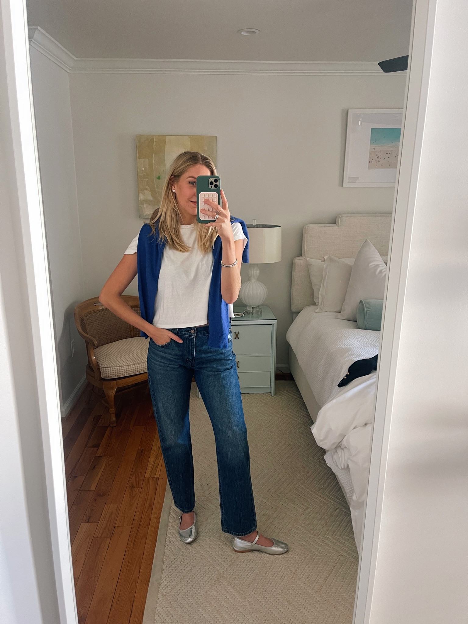 The color of these Levi’s middy straight are perfect. Wearing a 29x31. 