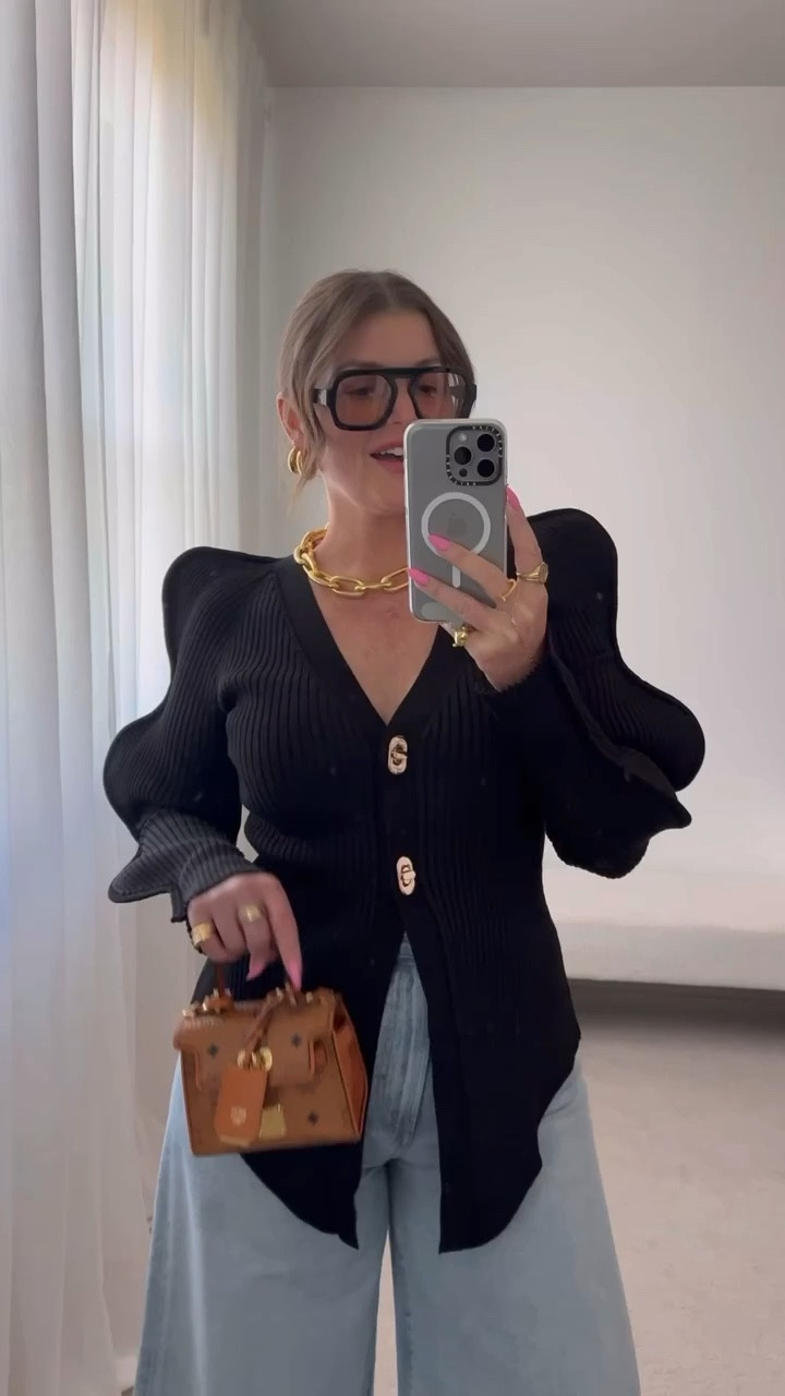 Jeans
Sweater

#LTKActive #LTKootd #LTKSeasonal