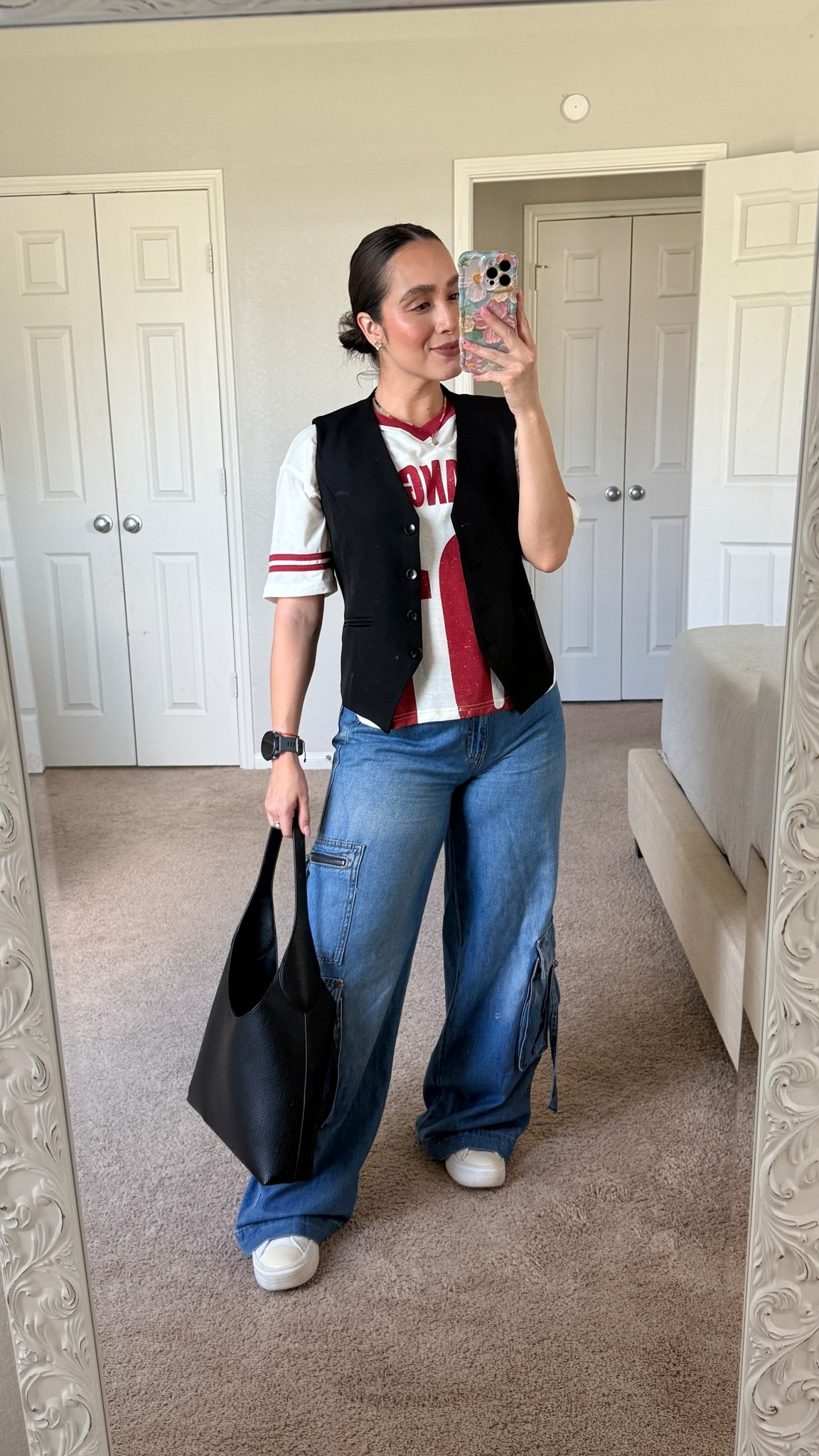 Mom outfit of the day with an edge. Cargo jeans outfits are fun to style! 

T shirt and bag are TJMAXX
CARGO oldie from target


#LTKmomlife #LTKPetite #LTKootd
