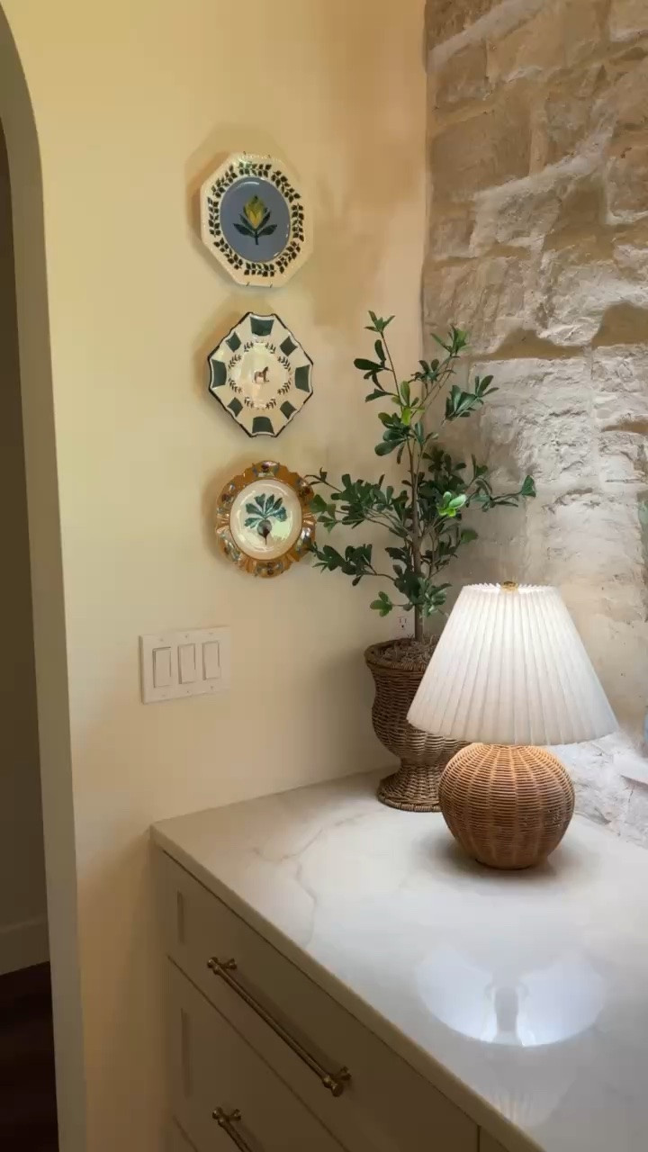 Fall kitchen decor!

#LTKHome #LTKSeasonal #LTKmomlife