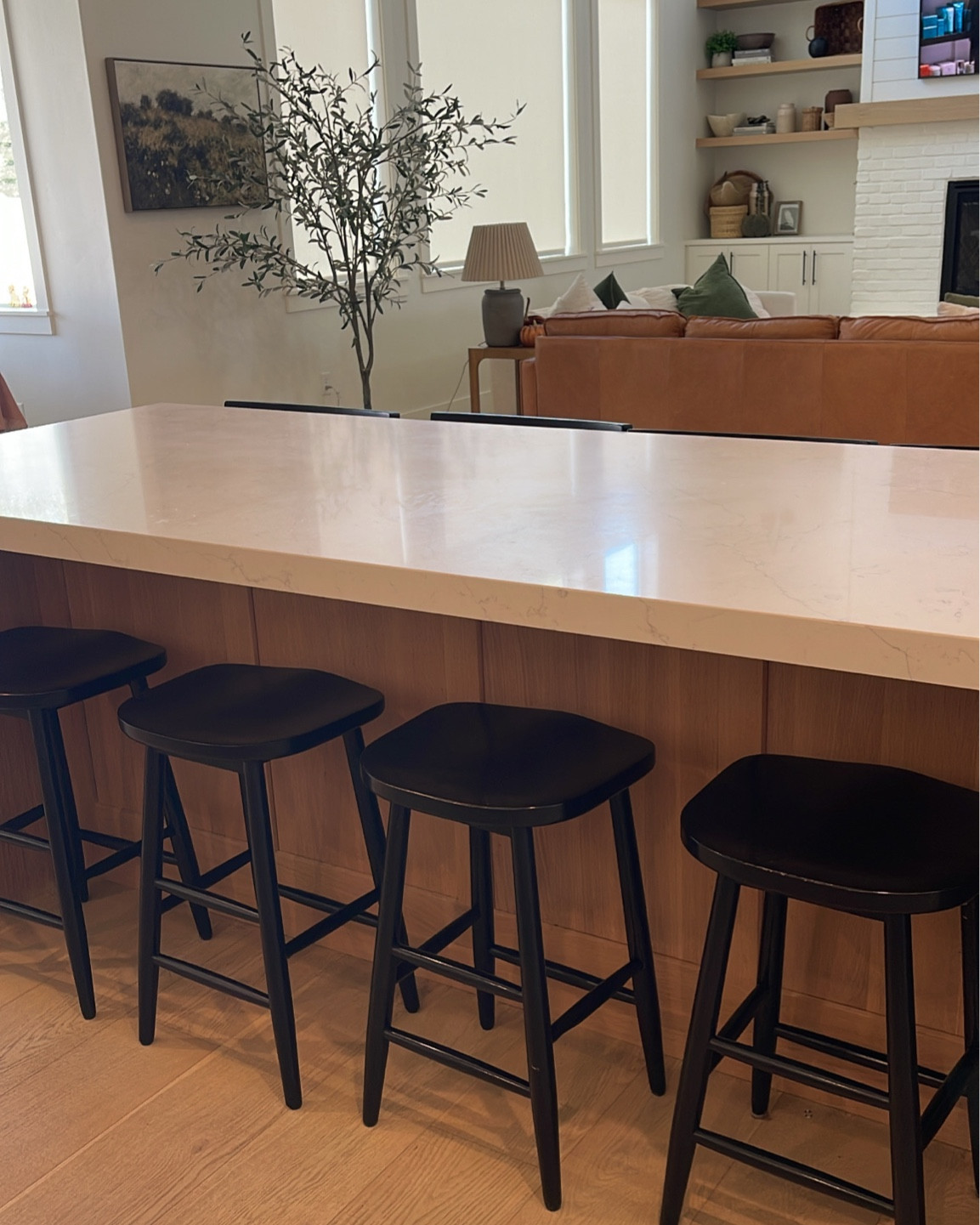 Backless black barstools 

#LTKhome #LTKsalealert #LTKfindsunder100