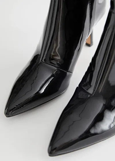 Lacklederstiefel mit schmalem Absatz | & Other Stories (DE + FR)