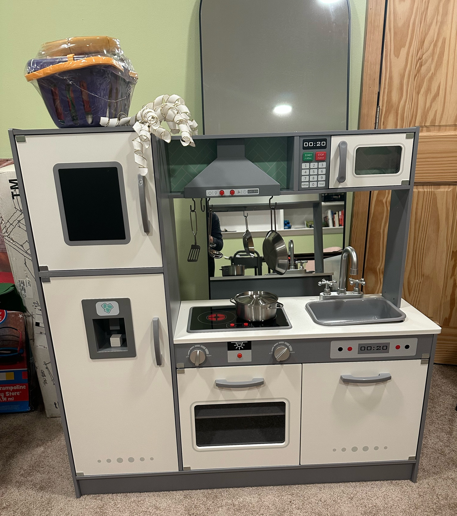 just set up the play kitchen i got my toddler for christmas! he’s going to love it 💫

#LTKKids #LTKHoliday #LTKGiftGuide