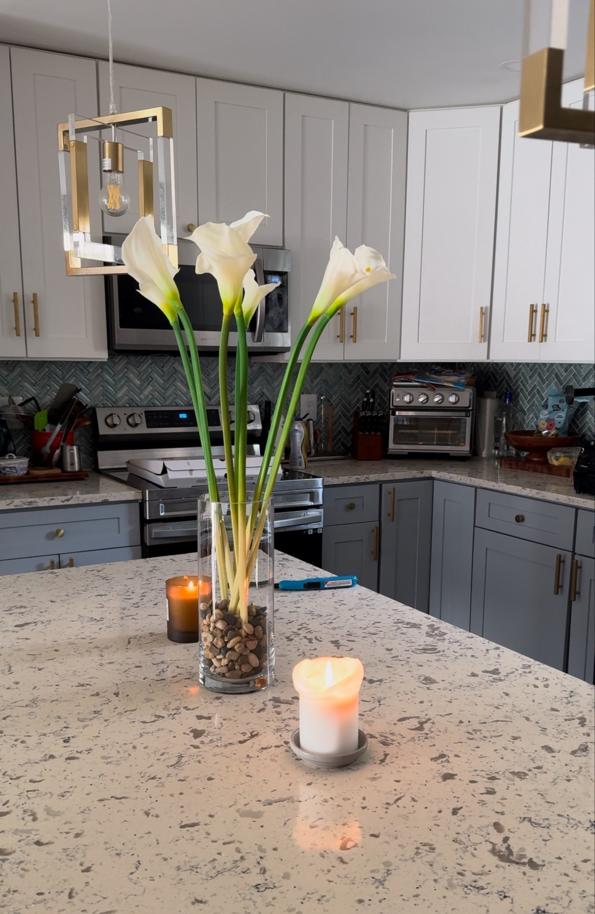 Freshly cleaned kitchen island with my newest faux floral arrangement! ✨


faux florals, kitchen floral design, fake flowers, fake florals, calla Lillie's

#LTKHome