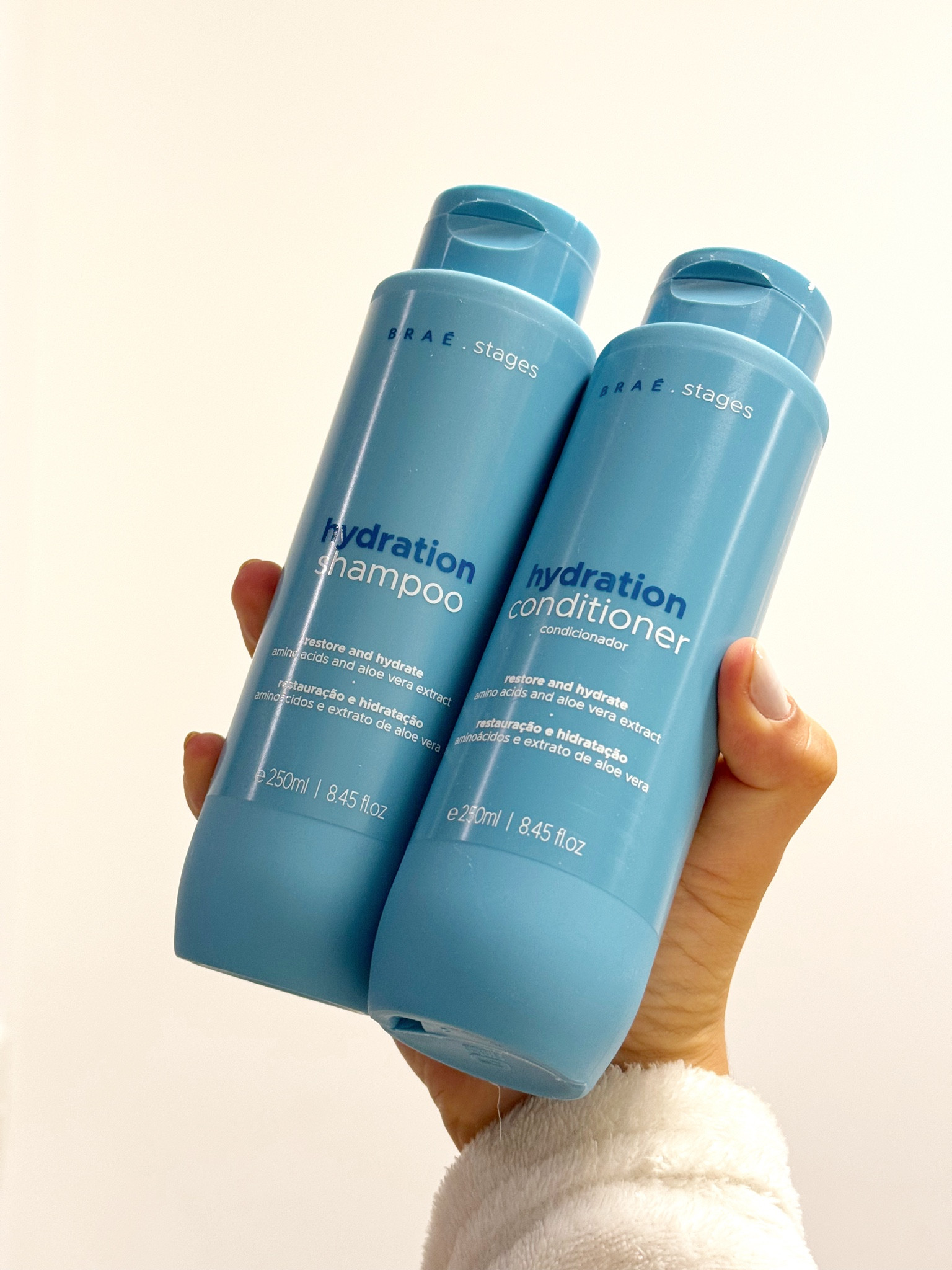 BRAÉ STAGES HYDRATION

Possui fórmula exclusiva desenvolvida para repor a umidade perdida, ele condiciona e trata os fios, deixando-os mais saudáveis, macios e brilhantes. Ideal para cabelos secos, opacos e sem vida, restaura a estrutura do fio, proporcionando uma hidratação intensa e duradoura.

#LTKbrasil #LTKbeauty