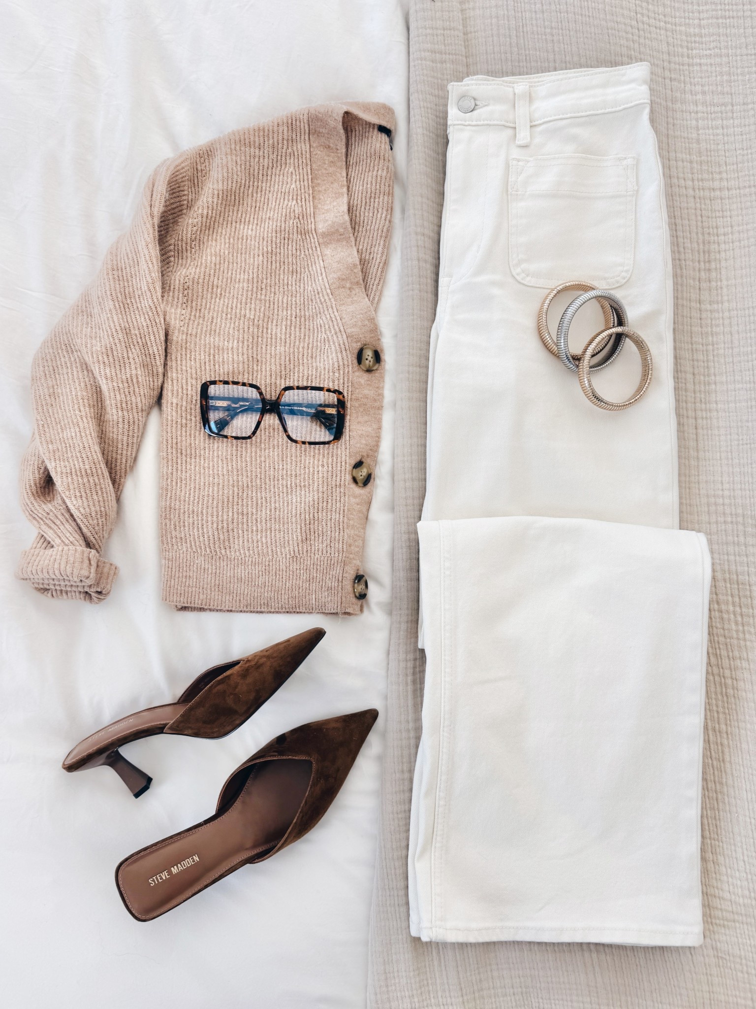 Cashmere sweater perfect for Thanksgiving. I have xs and 4 long in the wide leg jeans.  Heels true to size.  

#LTKootd #LTKFindsUnder50 #LTKTall