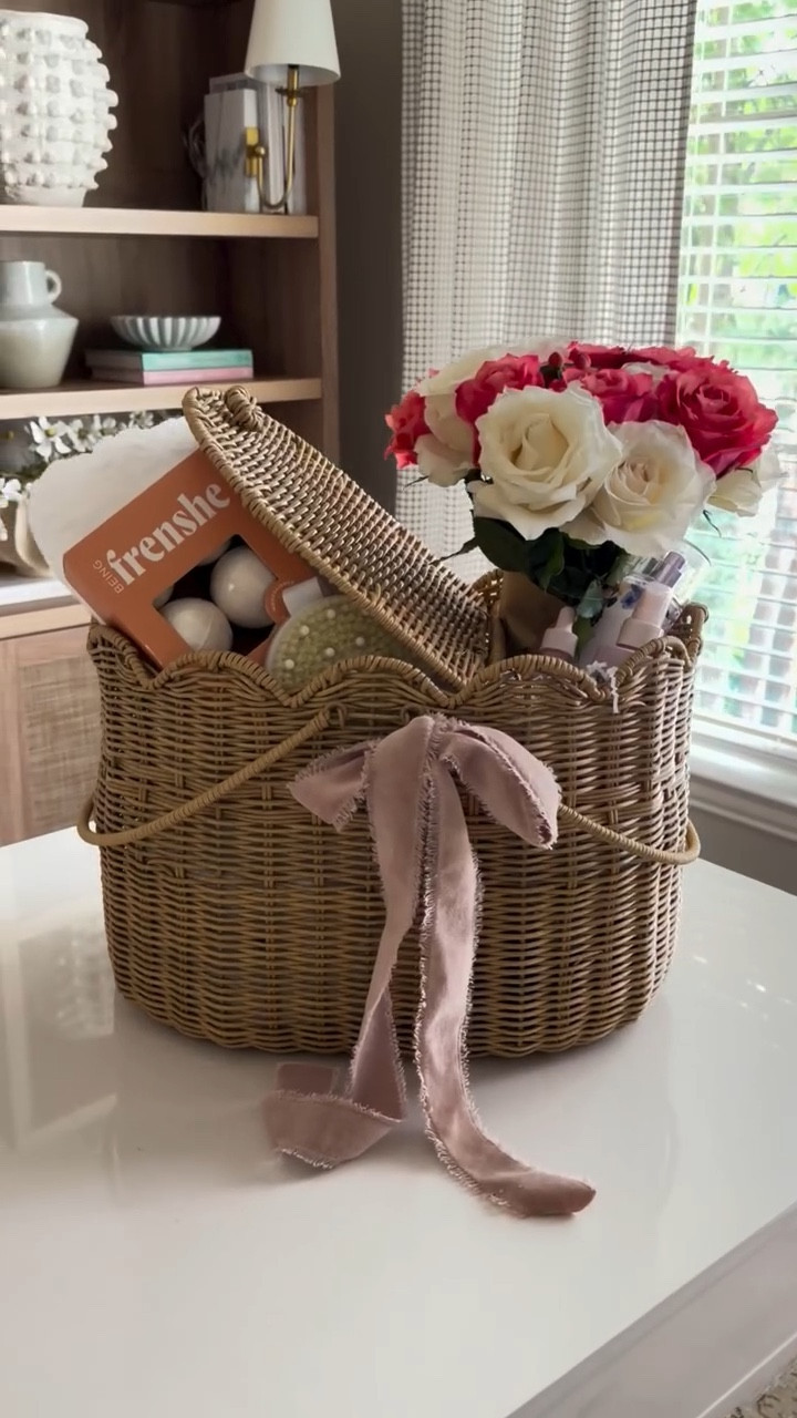 self-care basket idea for Mother’s Day 🌸 comment MOM for links / comenta la palabra ENLACE

if you’re stuck on what to gift, a simple self-care basket is always a good idea. think cozy, relaxing, and things she’ll actually use like bath essentials, body care, and a few extras to make it feel special. By the way, I think this picnic basket is perfect for a Mother’s Day gift!

follow me @threetimesahome for more easy gift ideas 🤍

#mothersdayideas #giftideasformom #selfcarebasket #simplegifting #amazonfinds