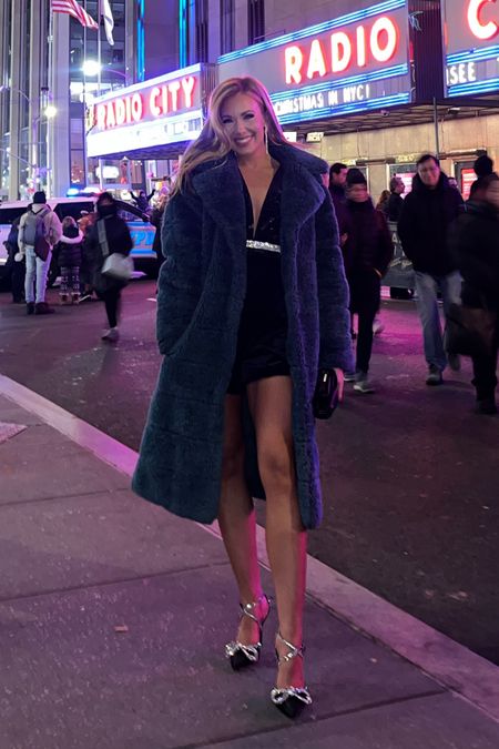 This coat was MVP on my recent NYC trip! Packing for trips during winter can be so tough without bringing 63819164 suitcases and this one is reversible!! Wore the casual material outside during day and fur side out for night! 😍

#LTKSeasonal #LTKHoliday #LTKstyletip