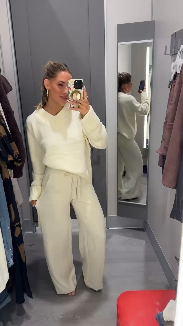 Cut it out! These sweats are SO comfy! Definitely my new favorite loungewear ✨

#targetfashion #targetsale #targetfinds #sweatpants #salealert #fashion 

 

#LTKSaleAlert #LTKFindsUnder100 #LTKStyleTip