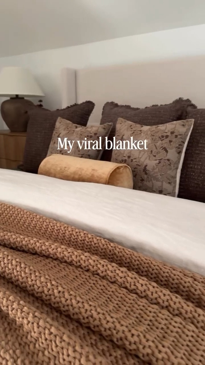 I swear this @target Casa Luna throw is the cozy queen of my house. I have it in every color, every size… it’s basically my emotional support blanket at this point. And it’s finally 30% off.!! 🎉

The chunky texture, the oversized drape, the way it still looks brand new after years of daily use… it’s truly the one I’ll never stop raving about it. 



cozy home decor | casa luna throw blanket | chunky knit throw | bedroom design | modern organic home | throw blanket

#LTKSeasonal #LTKHome #LTKSaleAlert