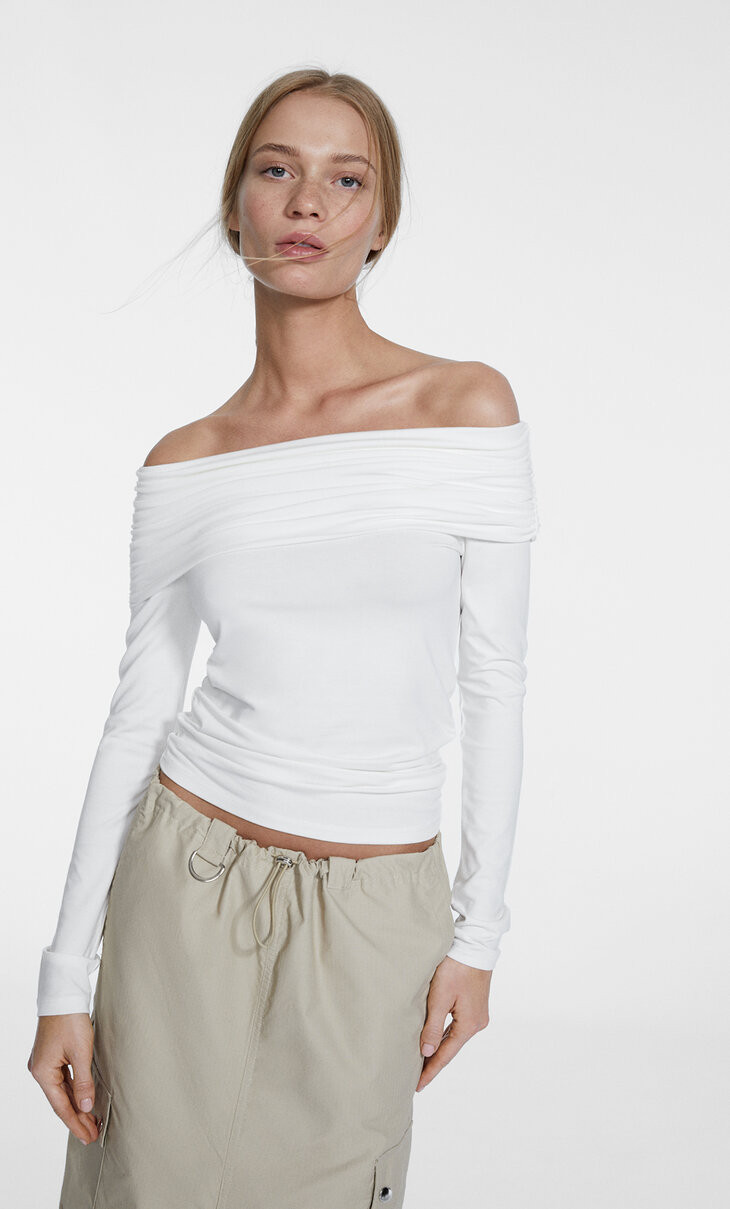 Off-the-shoulder T-shirt - Women's fashion | Stradivarius United States | Stradivarius US