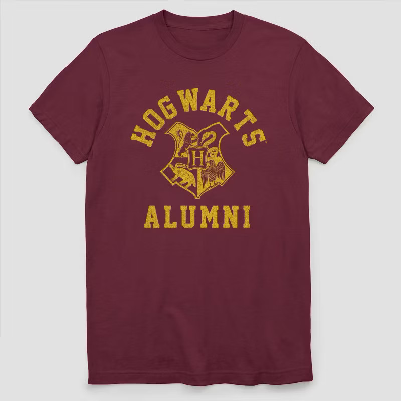 Men's Hogwarts Alumni Short Sleeve Graphic T-Shirt - Maroon | Target