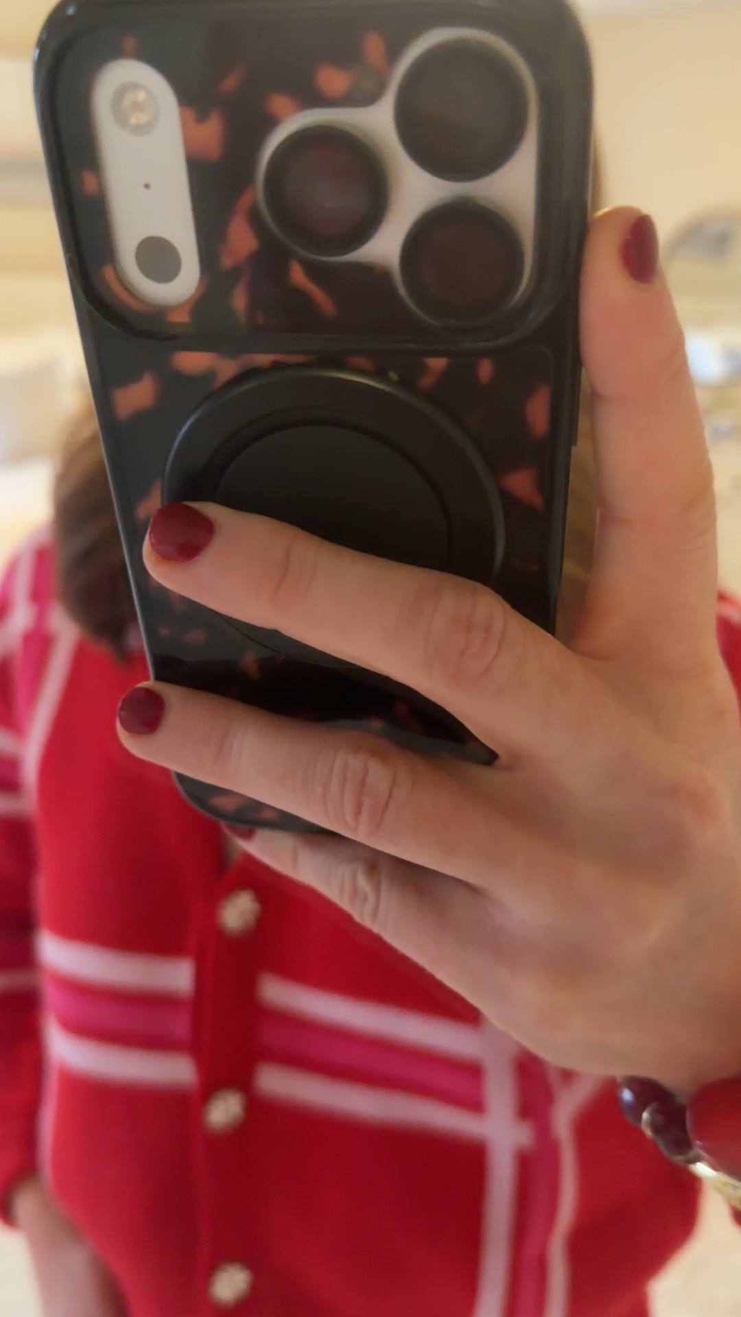 My favorite barrel jeans to date!!

#LTKootd #LTKHoliday #LTKdayinmylife