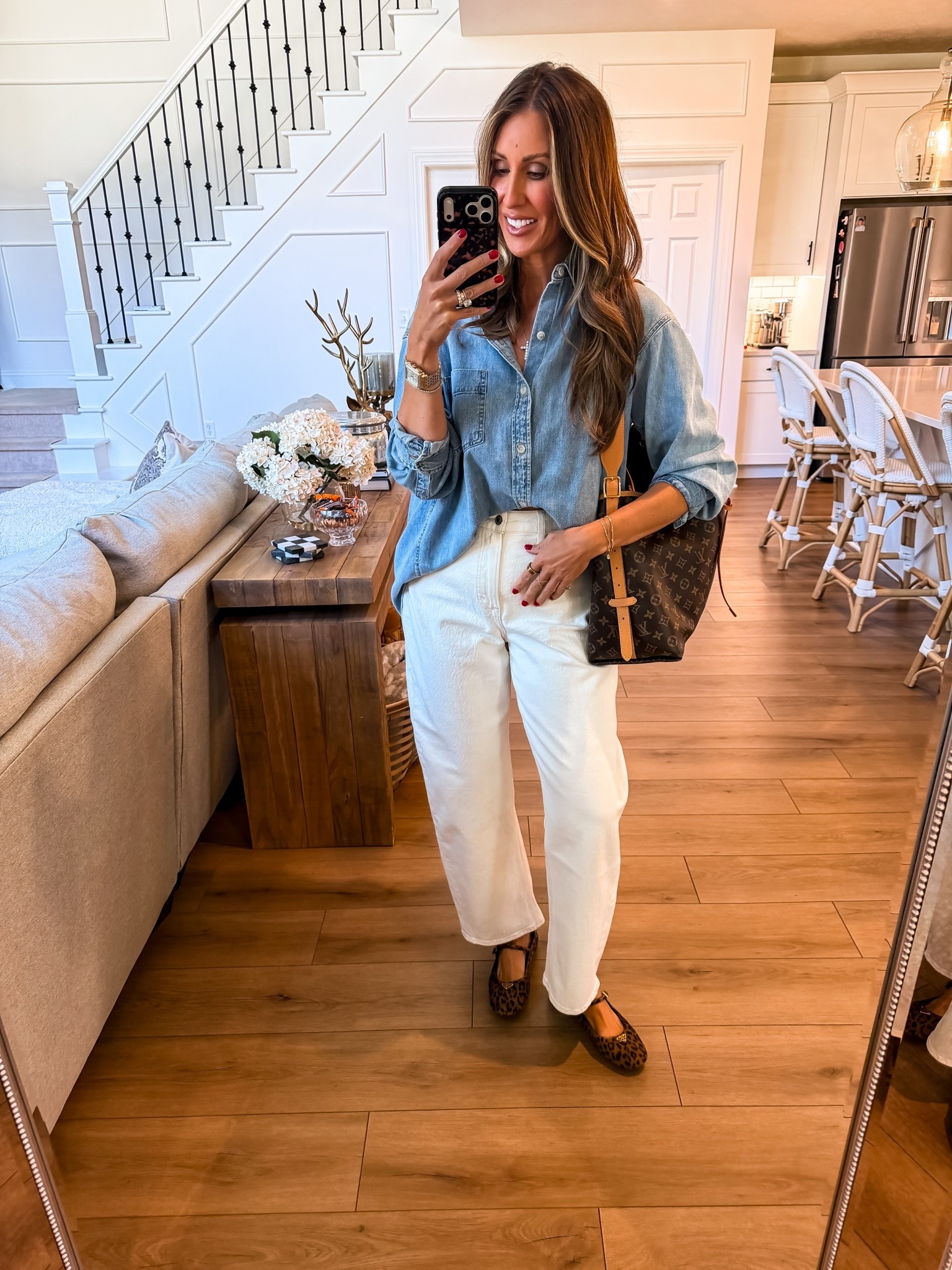 Neutral outfit
Good staple pieces