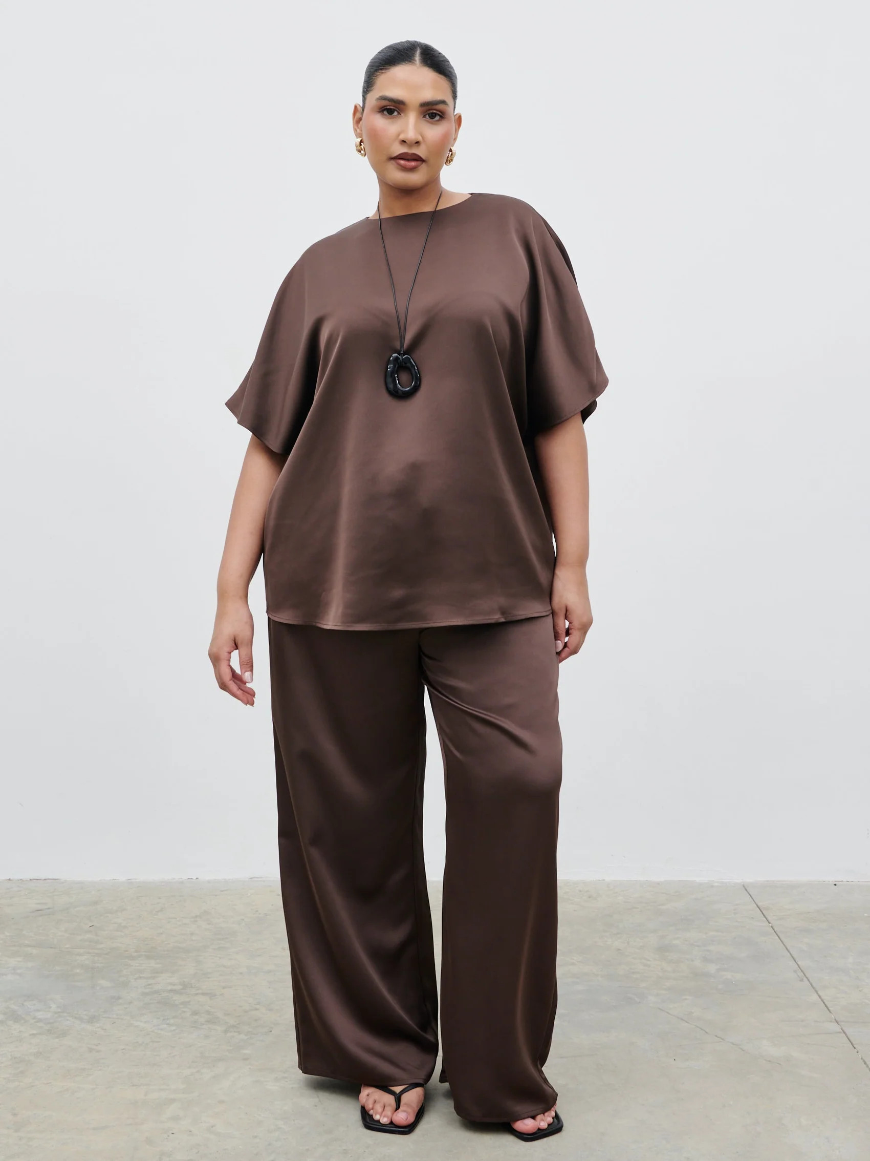 Breya Boxy Satin T-Shirt Curve | Pretty Lavish (UK)