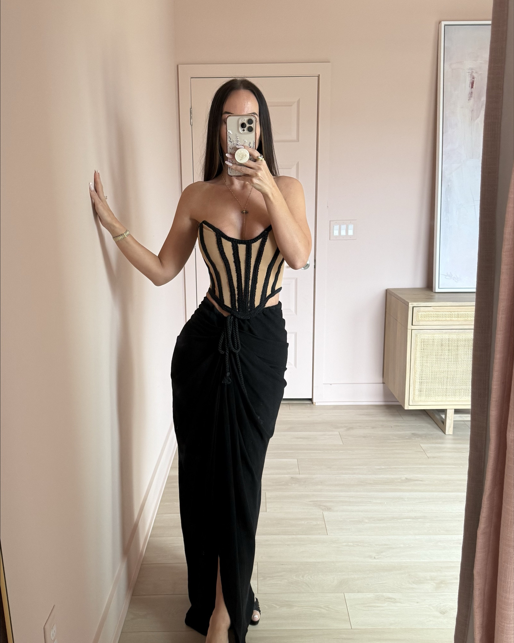 Jluxlabel does the best corsets. Obsessed with this one … 


corset top, black linen skirt, black maxi skirt 

#LTKootd #LTKTall #LTKFindsUnder100