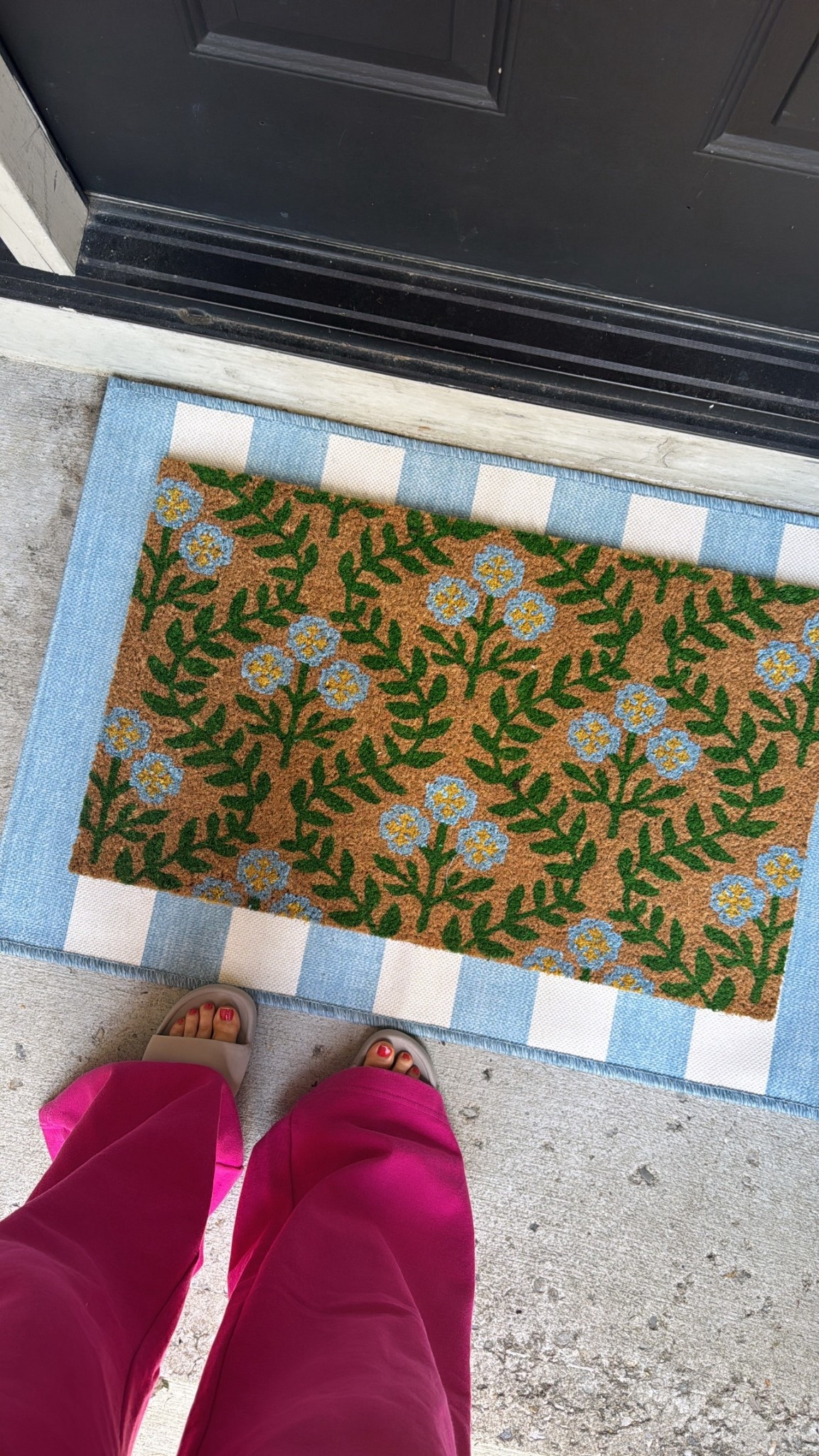 The easiest front porch refresh 🌿 this layered doormat combo instantly makes your entry feel so cute and pulled together… and you can swap the top mat seasonally

layered doormats front porch decor entryway ideas outdoor decor home finds amazon home porch styling easy home refresh seasonal decor lovelylifestyling 

#LTKSeasonal #LTKHome #LTKootd