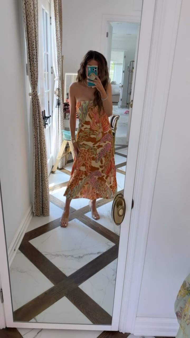 I’ve been trying on options to wear on vacation and loooove this dress!! The pattern is so cute and the drop back! Wearing a small! 

Farm Rio, Anthropologie finds, Anthropologie fashion, Summer dresses, Summer outfits, Vacation outfits beach, Beach outfits, Strapless dress, Emily Gemma

#LTKdayinmylife #LTKSeasonal #LTKootd