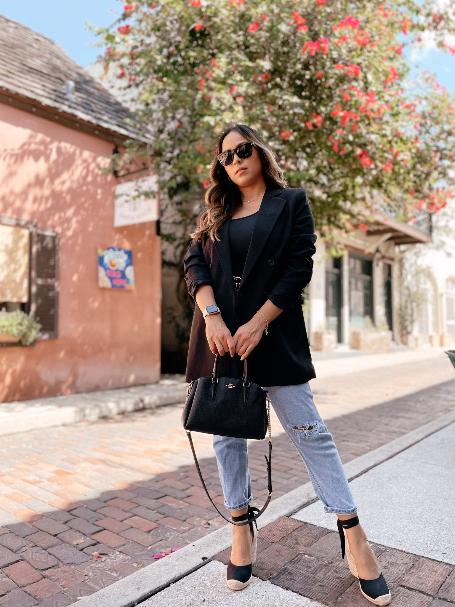 You can’t never go wrong with a black oversized blazer🖤

#LTKfit #LTKFind #LTKstyletip
