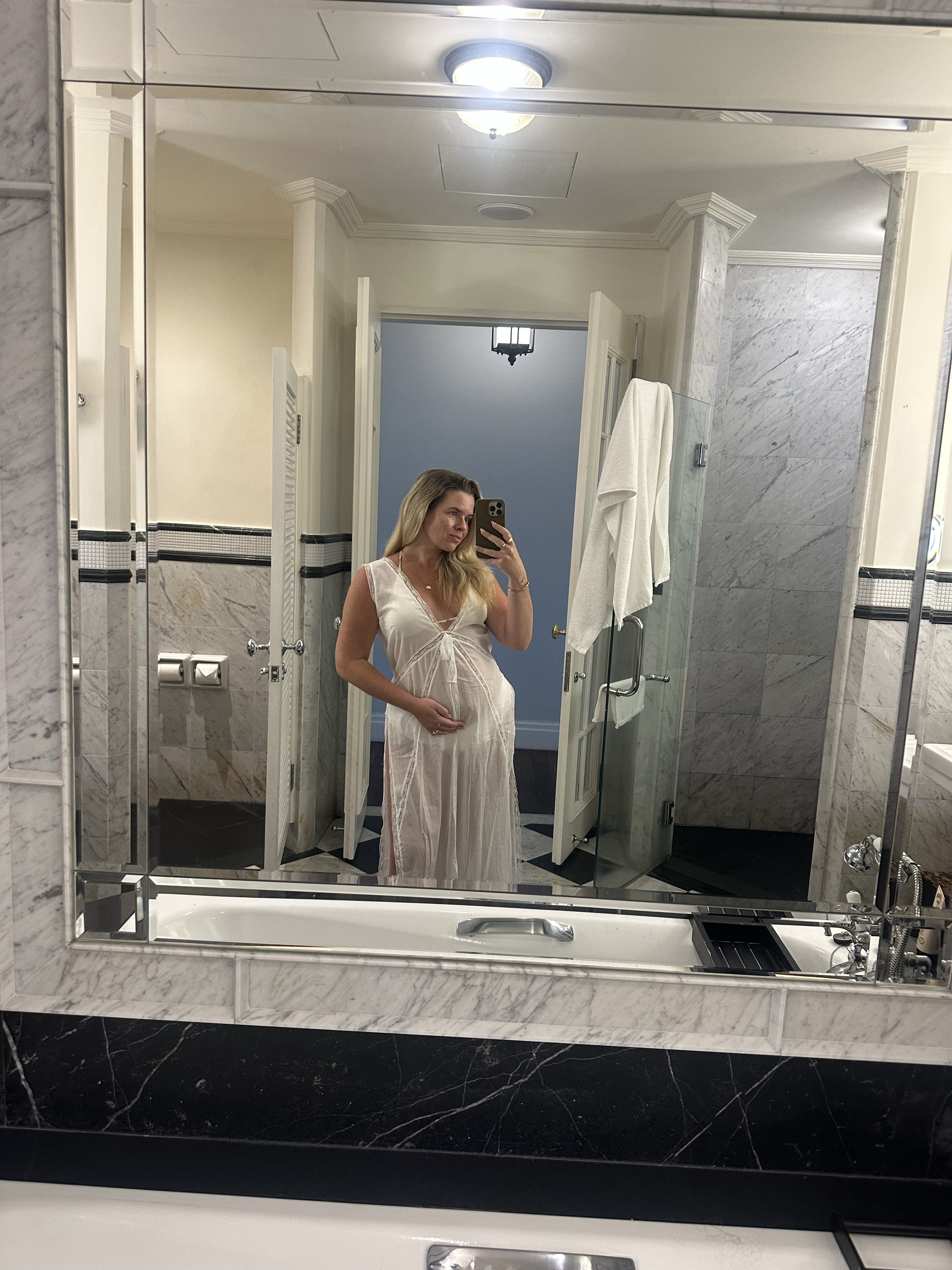 White bump fits on vacation

#LTKmaternity #LTKstyletip #LTKtravel