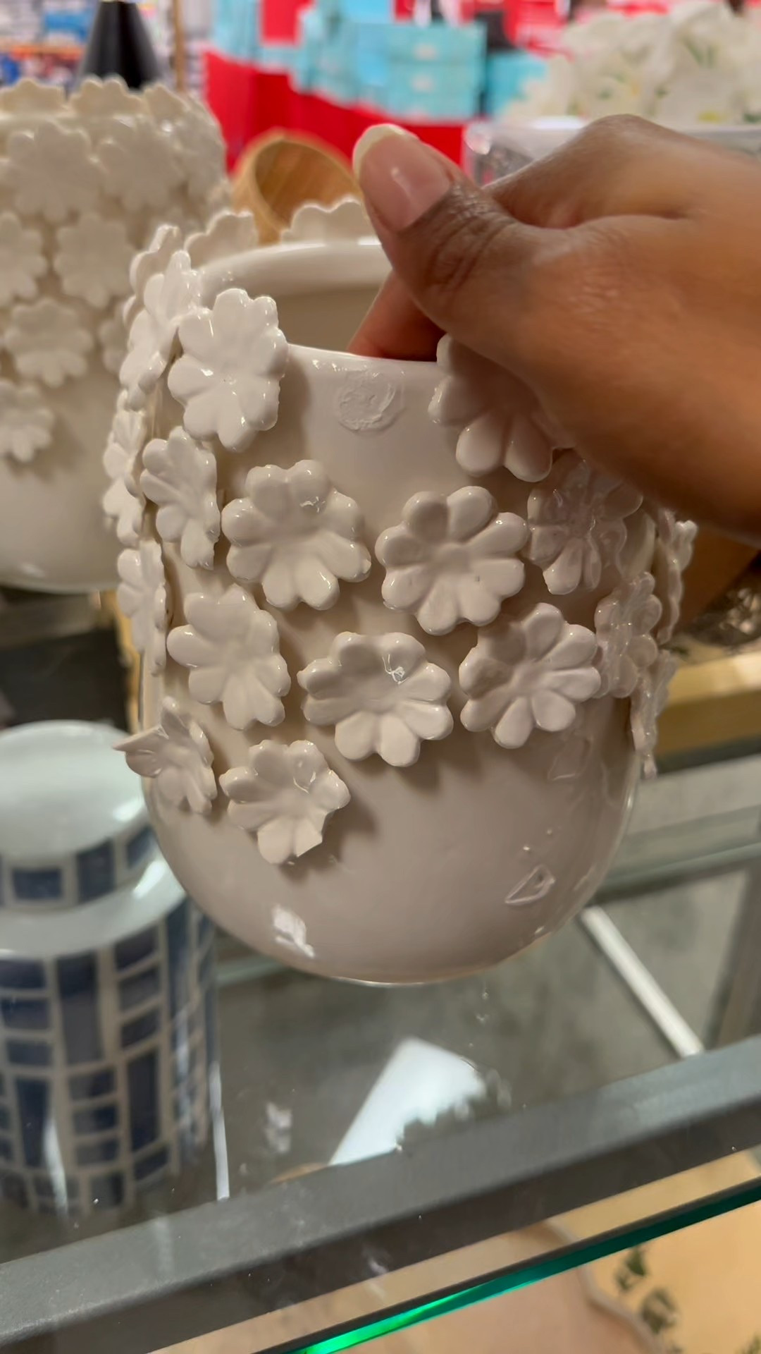 How beautiful is this ceramic flowered vase I’m obsessed 😍😍😍

#LTKHome #LTKHoliday #LTKFindsUnder50