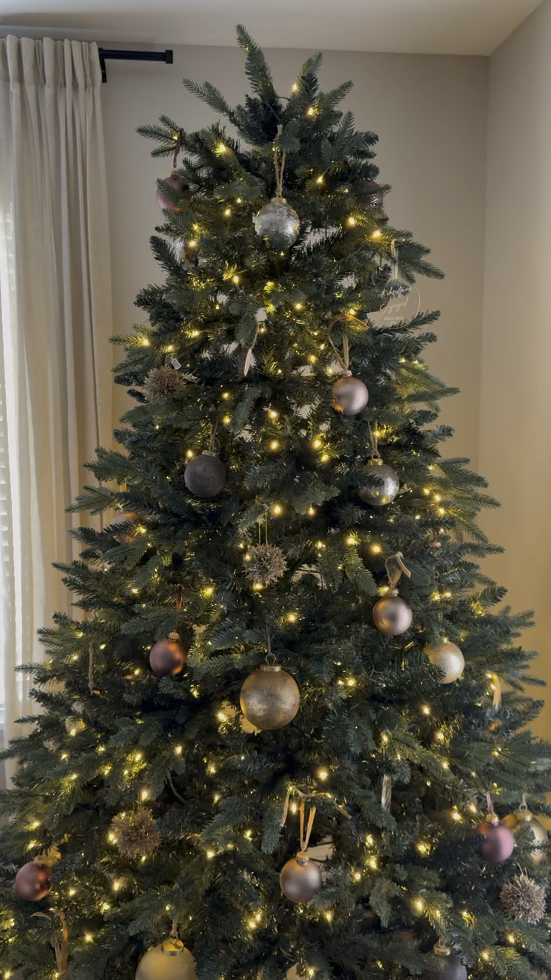 Organic modern Christmas decor, neutral Christmas, crate and barrel viral ornaments, neutral Christmas tree

#LTKVideo #LTKstyletip #LTKHoliday