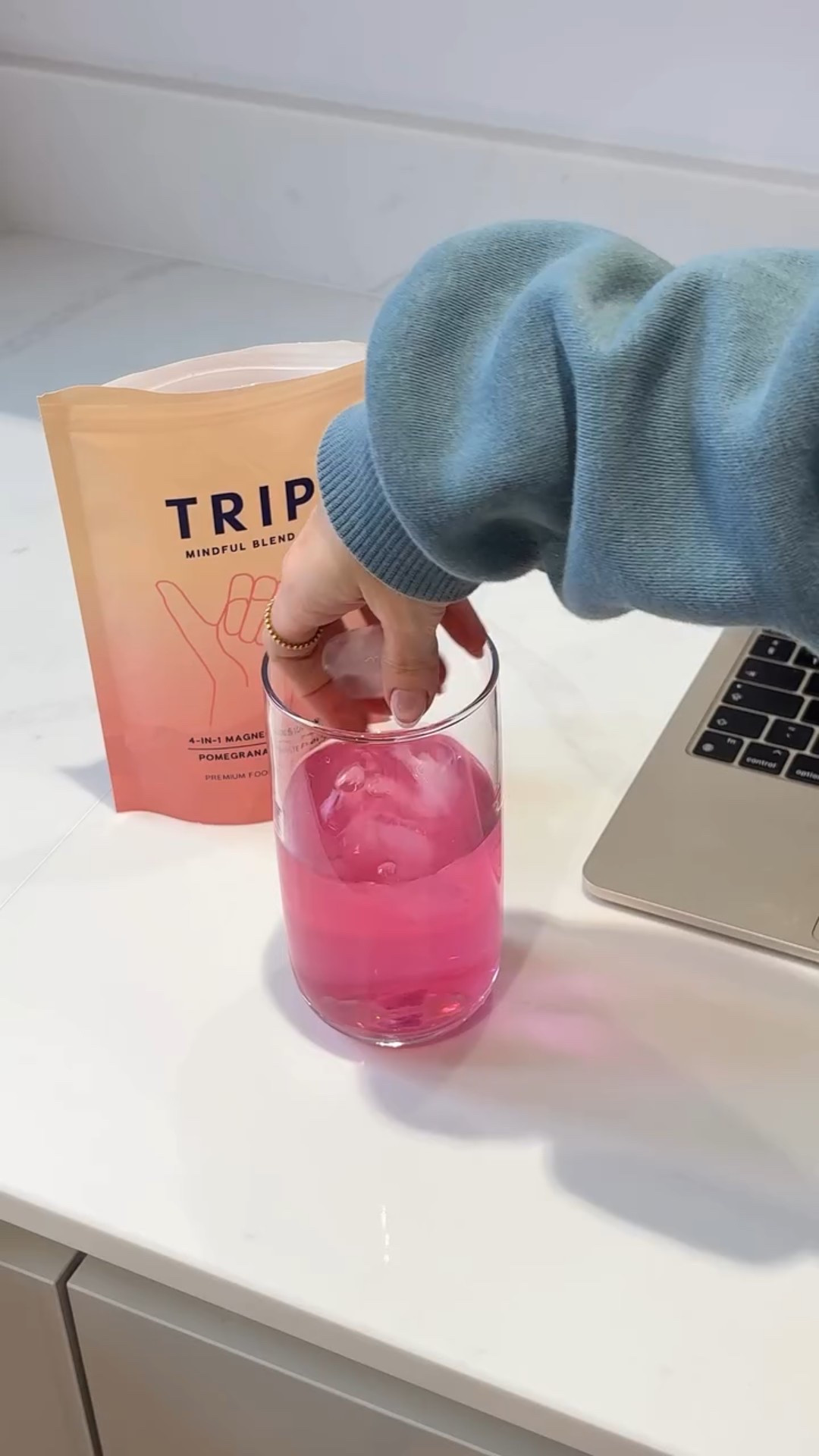 unwind with me on a cosy autumn evening 🍂🫧🧺

what do you do to relax at the end of the day? 💫