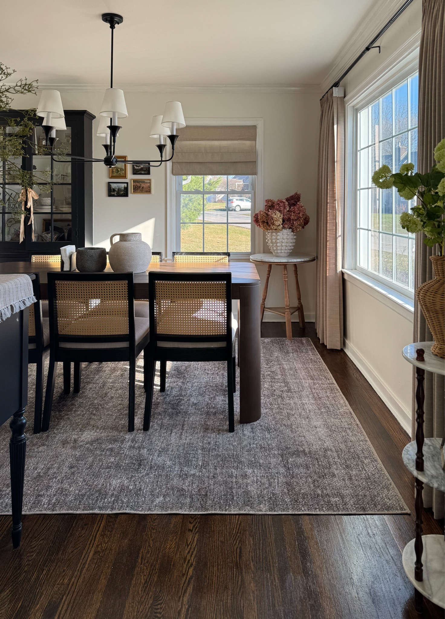 My favorite Loloi rugs!

Amber Lewis Georgie
Amber Lewis Billie
Amber Lewis Morgan
Chris Loves Julia Ida 

#LTKSaleAlert #LTKHome