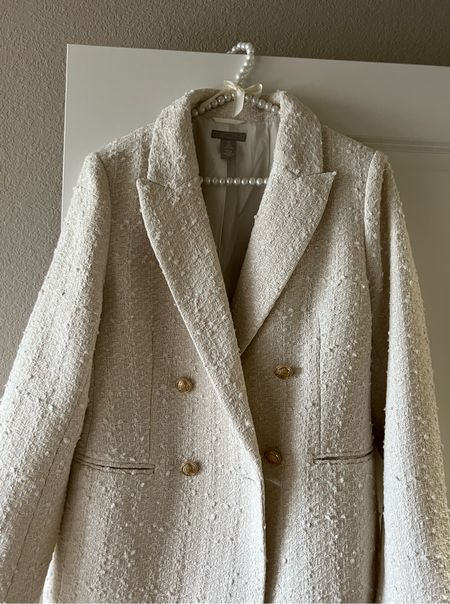 Tweed blazer obsessed for fall😍🤎🍂

#LTKitbag #LTKSeasonal #LTKfit