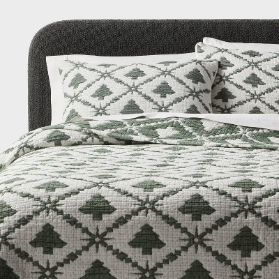 Full/Queen Holiday Matelasse Quilt Set Green - Threshold™ | Target