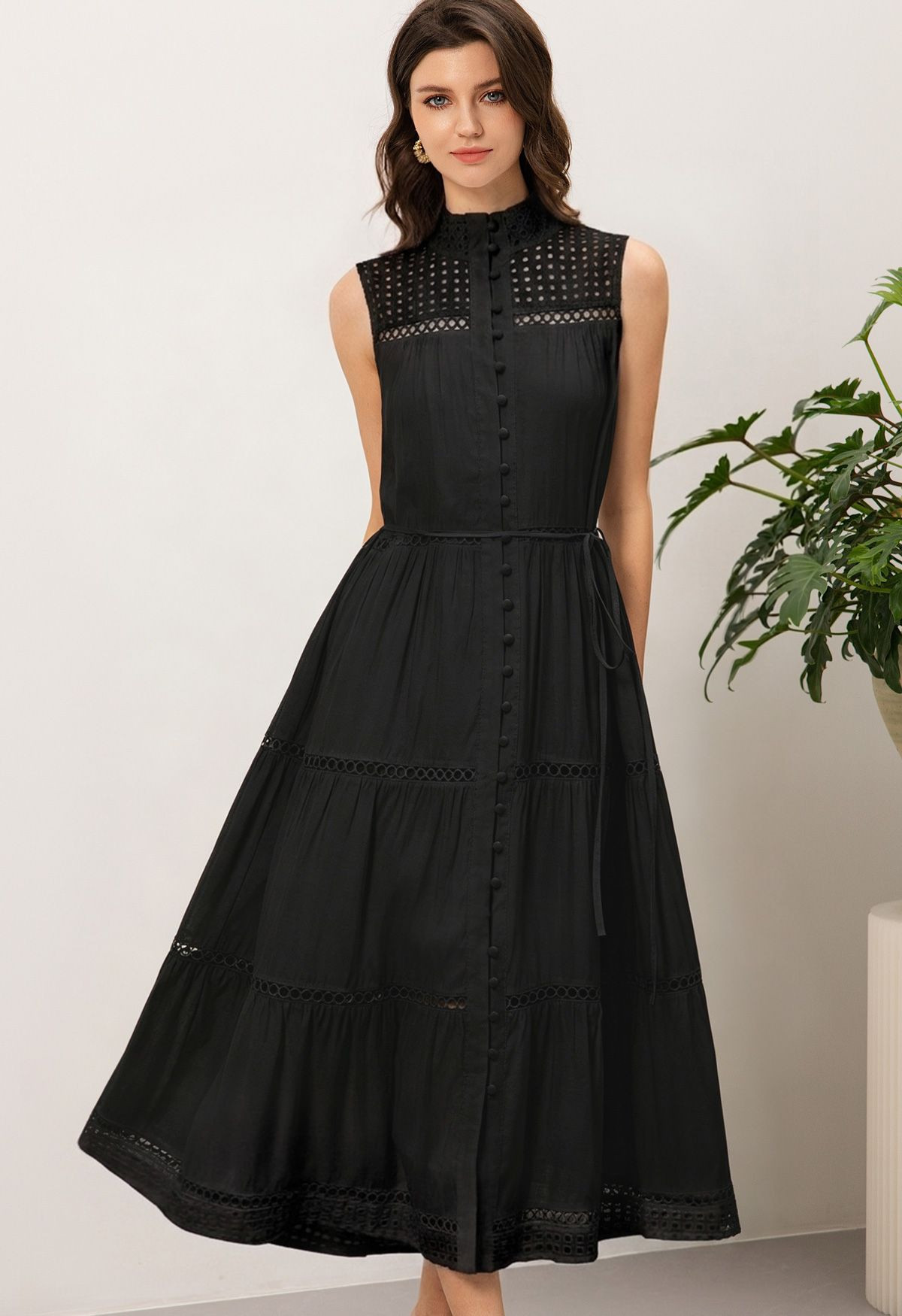 Tiered Eyelet Trim Buttoned Sleeveless Maxi Dress in Black for Outdoor Tea & City Sightseeing | Chicwish